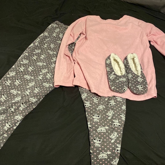 Pajama set with slippers - Picture 2 of 2